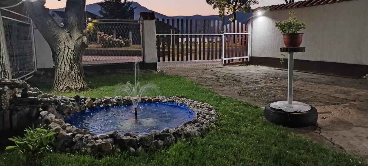 Apartamento Sobe Lara Donji Milanovac Exterior foto